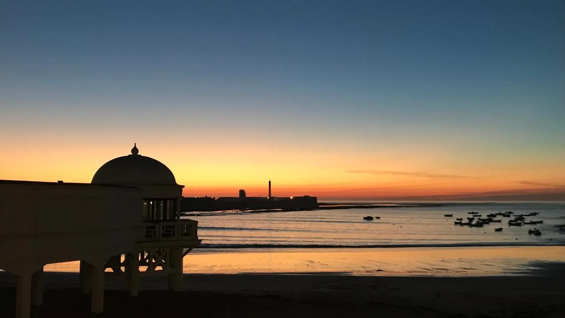 Luminoso Y Grande En El Centro De Cadiz Apartment
